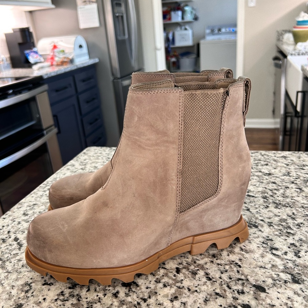 Sorel Joan of Arctic Wedge III Chelsea Waterproof Boots Taupe 8.5